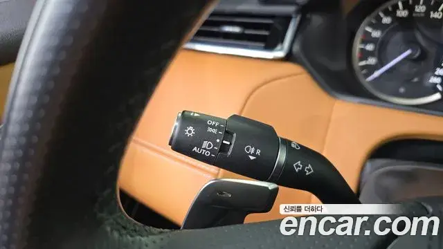 Land Rover Range Rover Velar 2023 — ფოტო 14/38