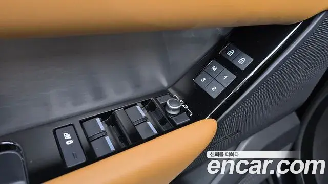Land Rover Range Rover Velar 2023 — ფოტო 22/38