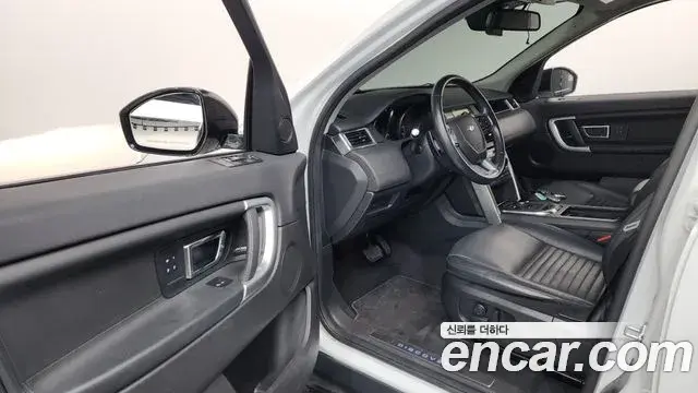 Land Rover Discovery Sport 2018 — ფოტო 18/37