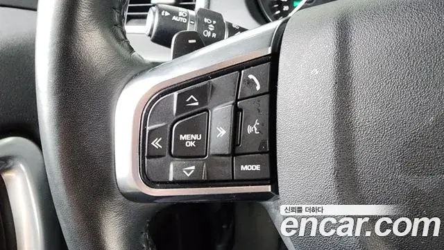 Land Rover Discovery Sport 2018 — ფოტო 23/37