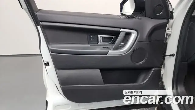 Land Rover Discovery Sport 2018 — ფოტო 15/37