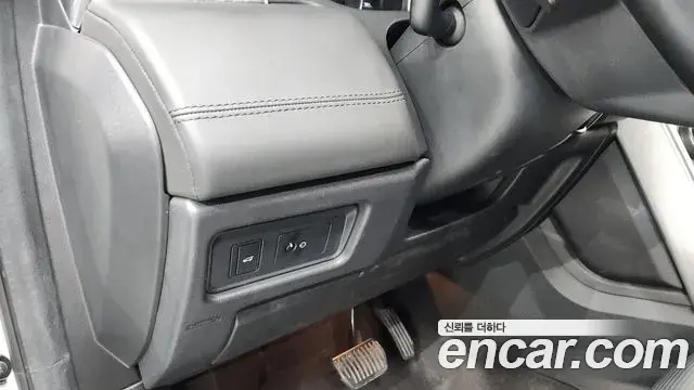 Land Rover Discovery Sport 2018 — ფოტო 24/37