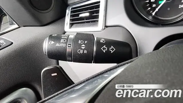 Land Rover Discovery Sport 2018 — ფოტო 17/37