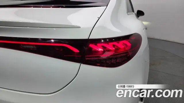 Mercedes-Benz EQE 2023 — Şəkil 10/33