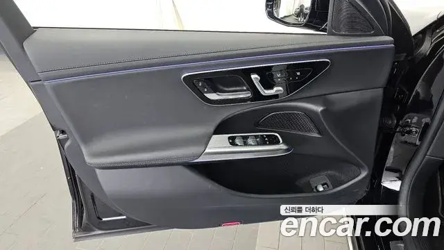 Mercedes-Benz E-Class 2024 — Photo 3/32