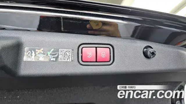 Mercedes-Benz E-Class 2024 — Photo 11/32