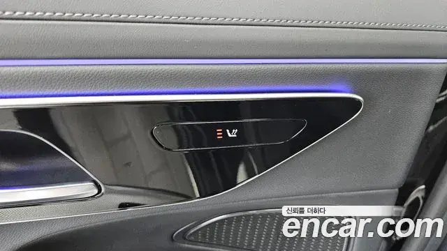 Mercedes-Benz E-Class 2024 — Photo 25/32