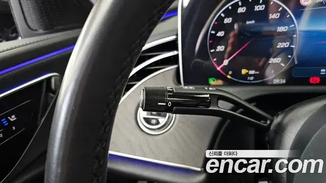 Mercedes-Benz E-Class 2024 — Photo 18/32