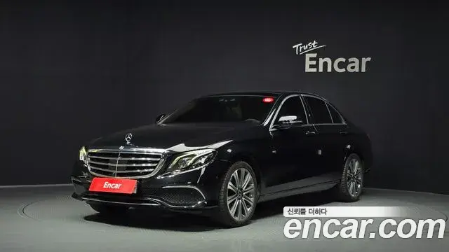 Mercedes-Benz E-Class 2019 — Photo 6/20