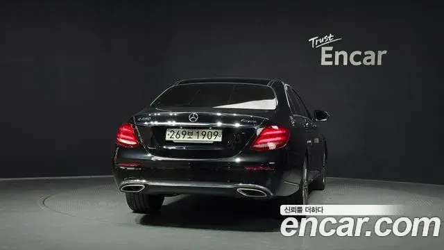Mercedes-Benz E-Class 2019 — Photo 7/20