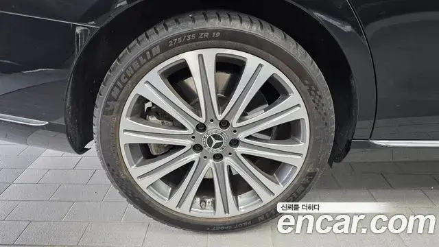 Mercedes-Benz E-Class 2019 — Photo 2/20
