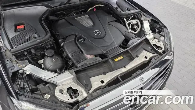 Mercedes-Benz E-Class 2019 — Photo 13/20