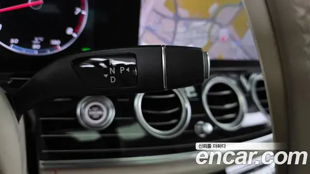 Mercedes-Benz E-Class 2019 — Photo 11/20