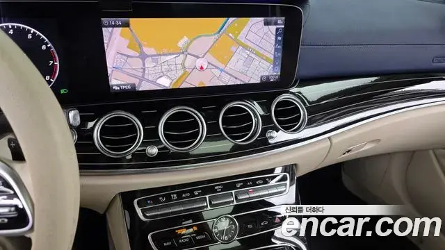 Mercedes-Benz E-Class 2019 — Photo 4/20