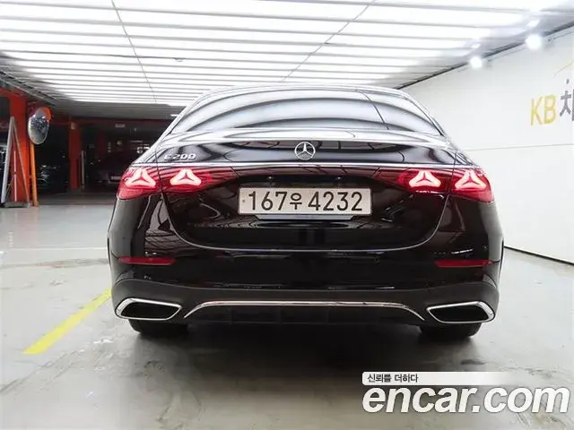 Mercedes-Benz E-Class 2025 — Фото 2/20