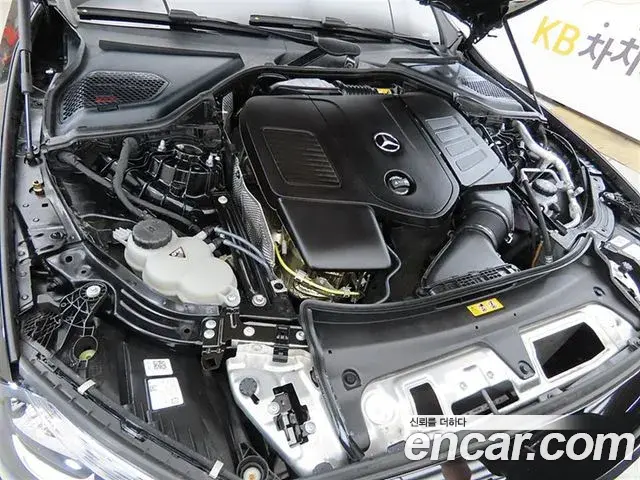 Mercedes-Benz E-Class 2025 — Фото 18/20