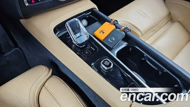Volvo XC90 2023 — ფოტო 1/33
