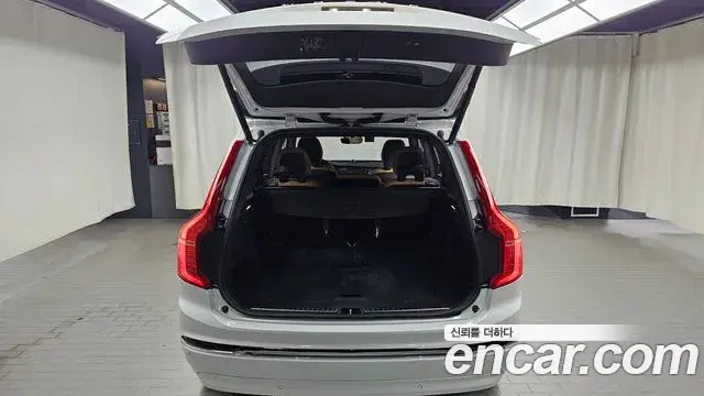 Volvo XC90 2023 — ფოტო 15/33