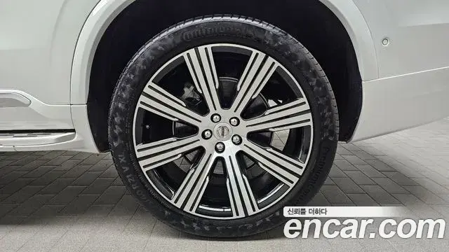 Volvo XC90 2023 — ფოტო 14/33