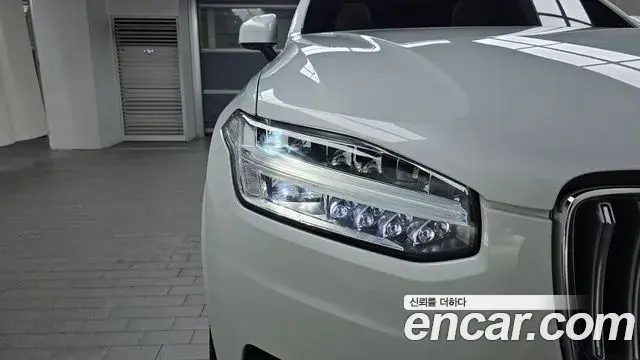 Volvo XC90 2023 — ფოტო 18/33
