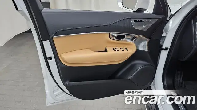 Volvo XC90 2023 — ფოტო 21/33