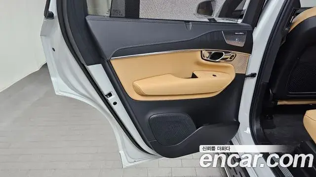 Volvo XC90 2023 — ფოტო 27/33