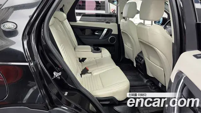 Land Rover Discovery Sport 2020 — Фото 12/20
