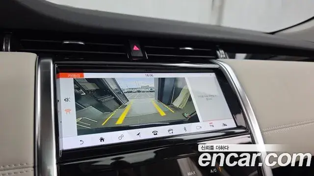 Land Rover Discovery Sport 2020 — Фото 15/20