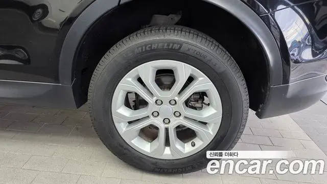 Land Rover Discovery Sport 2020 — Photo 28/33