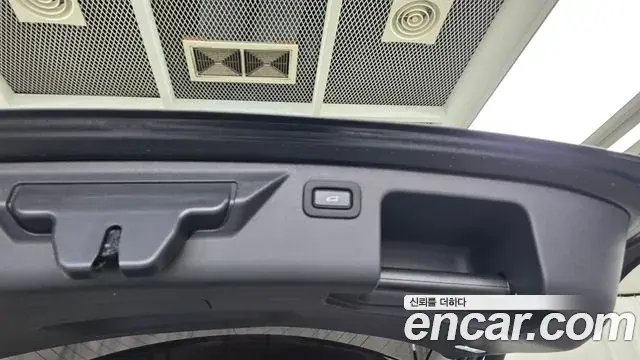 Land Rover Discovery Sport 2020 — Photo 1/33
