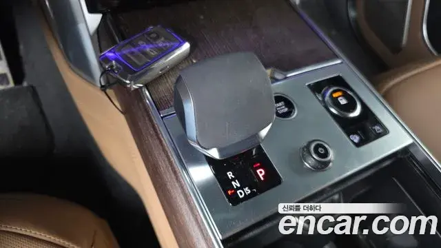 Land Rover Range Rover 2023 — ფოტო 18/20