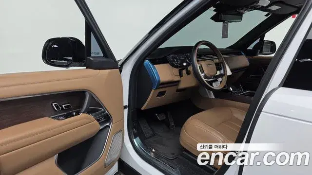 Land Rover Range Rover 2023 — ფოტო 15/20