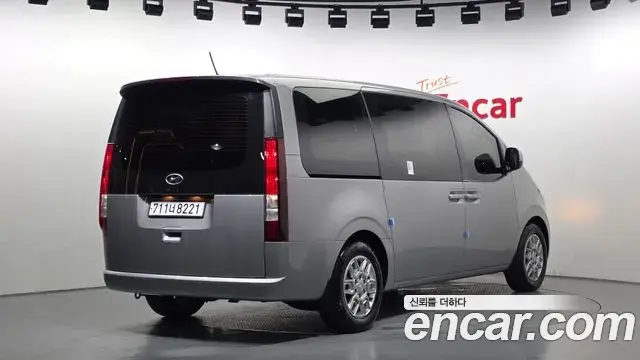 Hyundai Staria 2023 — Фото 2/20