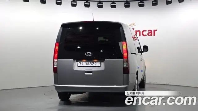 Hyundai Staria 2023 — Фото 4/20