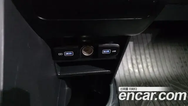 Hyundai Staria 2023 — Фото 13/20