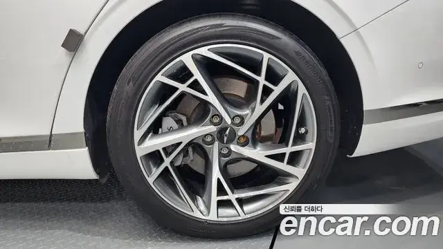 Genesis G90 2022 — Photo 29/42