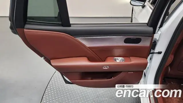 Genesis G90 2022 — Photo 27/42