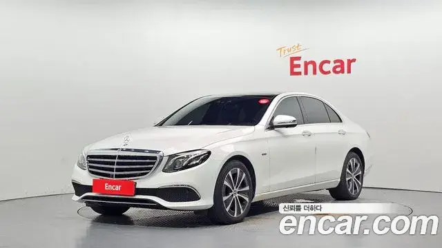 Mercedes-Benz E-Class 2019 — Photo 13/20
