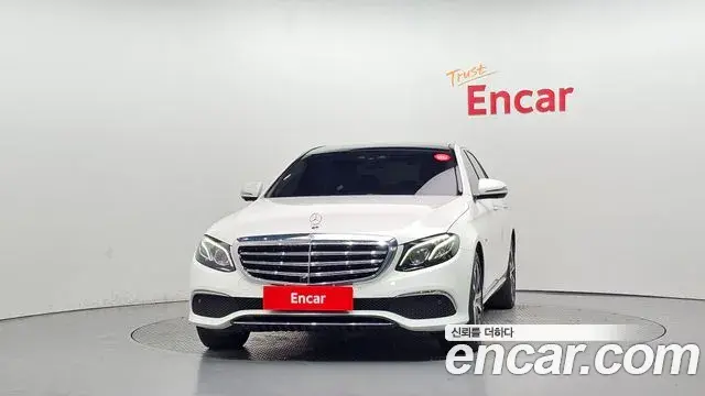 Mercedes-Benz E-Class 2019 — Photo 10/20
