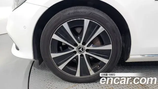 Mercedes-Benz E-Class 2019 — Photo 20/20