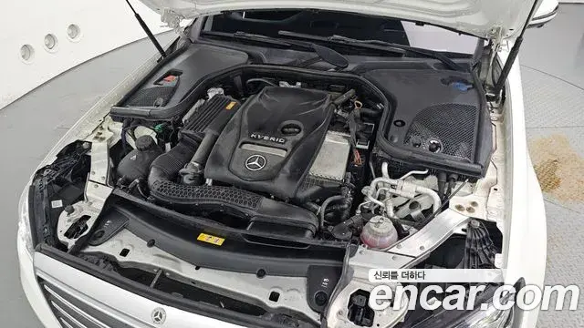 Mercedes-Benz E-Class 2019 — Photo 15/20