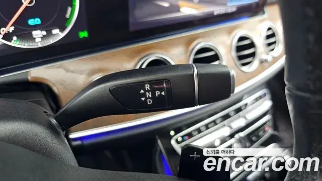 Mercedes-Benz E-Class 2019 — Photo 2/20