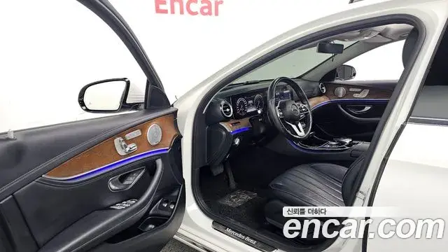 Mercedes-Benz E-Class 2019 — Photo 4/20