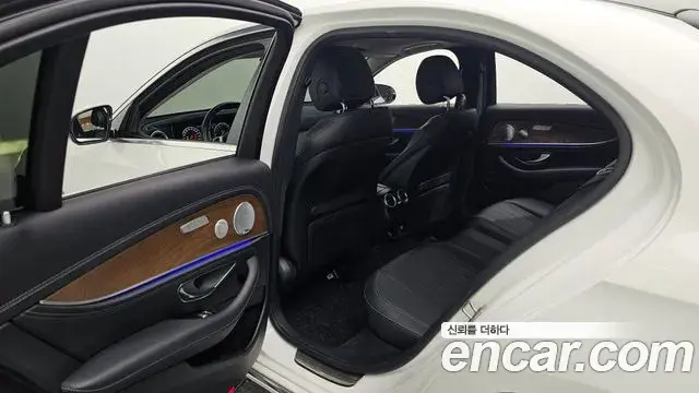 Mercedes-Benz E-Class 2019 — Photo 5/20