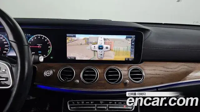 Mercedes-Benz E-Class 2019 — Photo 17/20