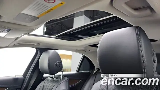 Mercedes-Benz E-Class 2019 — Photo 14/20