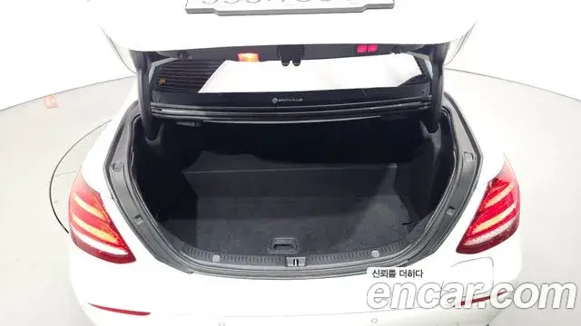 Mercedes-Benz E-Class 2019 — Photo 16/20