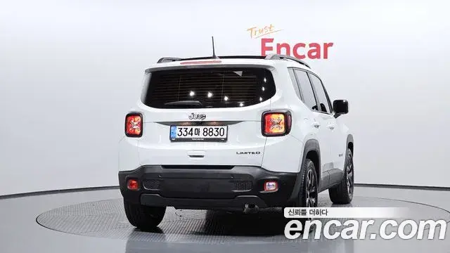 Jeep Renegade 2022 — Photo 15/32