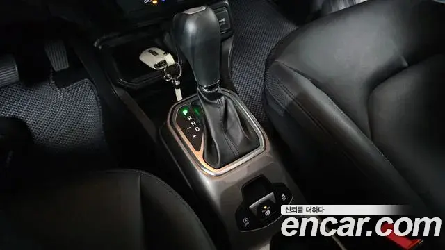 Jeep Renegade 2022 — Photo 30/32