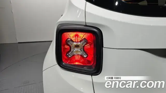 Jeep Renegade 2022 — Photo 8/32